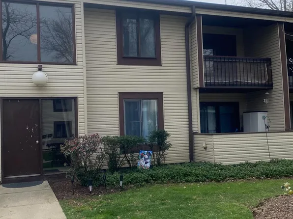 8 Twin Rivers Dr N, East Windsor, NJ 08520