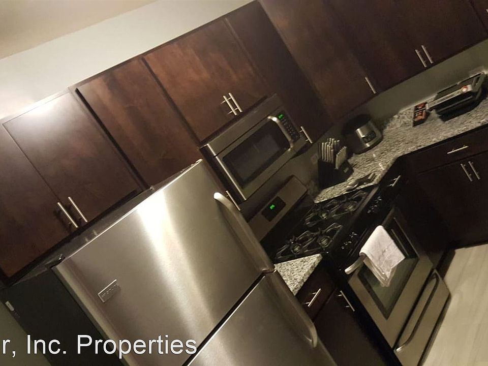 2nd image of 4851 N Albany Ave APT 2