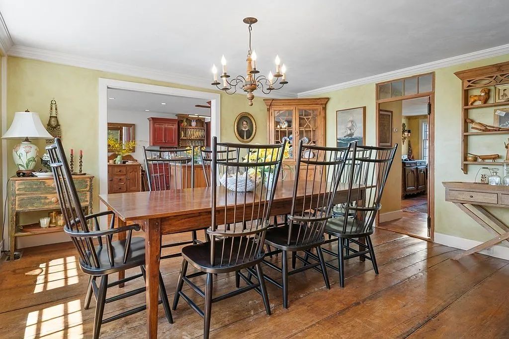 4 bed, 4.5 bath, 3029 sqft, $18,824 — Photo 3