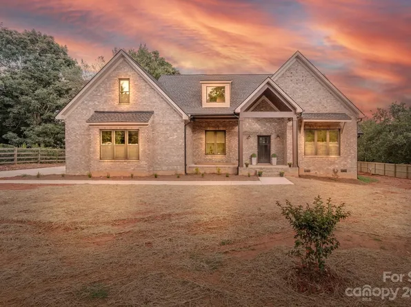 8820 Blair Rd, Mint Hill, NC 28227