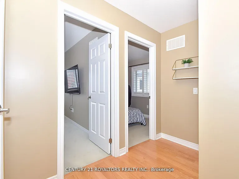 386 Thompson St — Photo 18