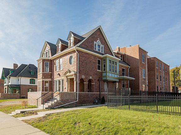 2nd image of 253 Erskine St #201