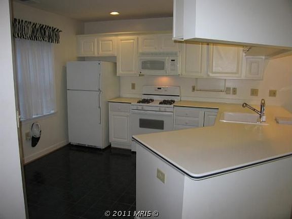 4th image of 6924 Fairfax Dr Unit 120