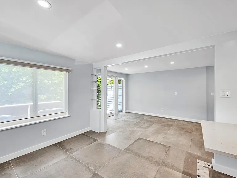 828 NE 17th Way #2 — Photo 12