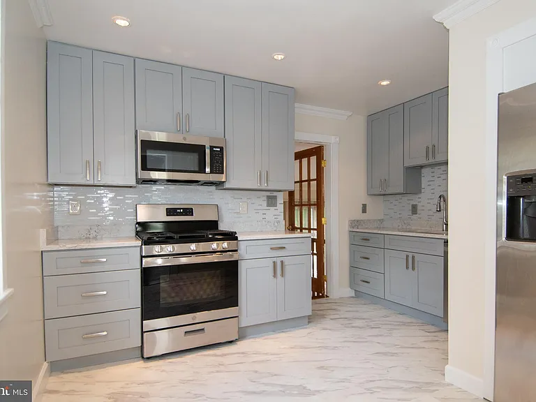 6733 Gouthier Rd — Photo 7