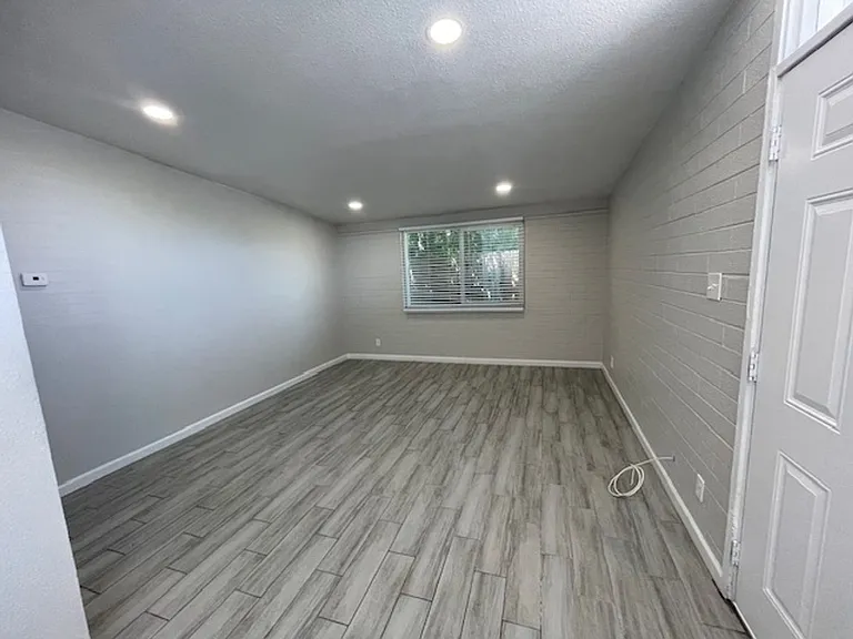 6708 E. Cheery Lynn Rd. — Photo 5