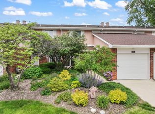 1253 Reading Ct, Wheaton, IL 60189