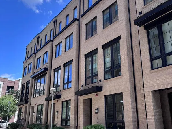 1876 Easterly Rd, Reston, VA 20190