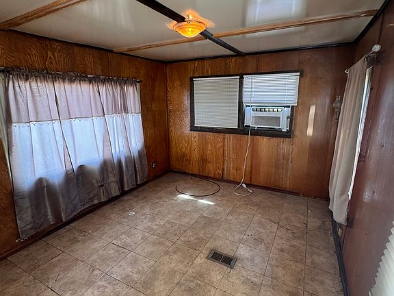 4th image of 7 Webb Cir