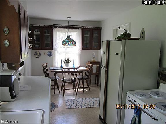 5th image of 617 Champion Ave W
