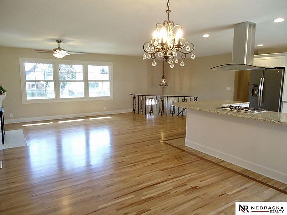 5th image of 11654 Douglas St