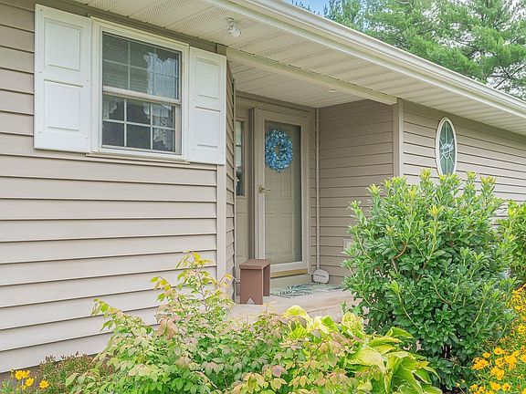 3rd image of 3173 Dover Ln