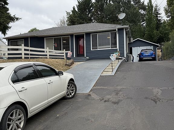 2nd image of 1038 N Myrtle Rd
