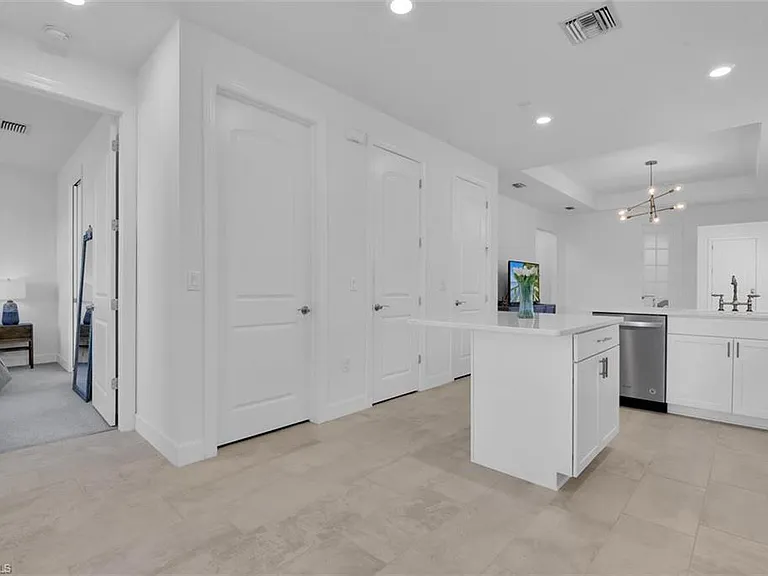 9605 Bexley Dr — Photo 12