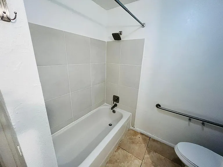 3914 Crayrich Cir — Photo 8