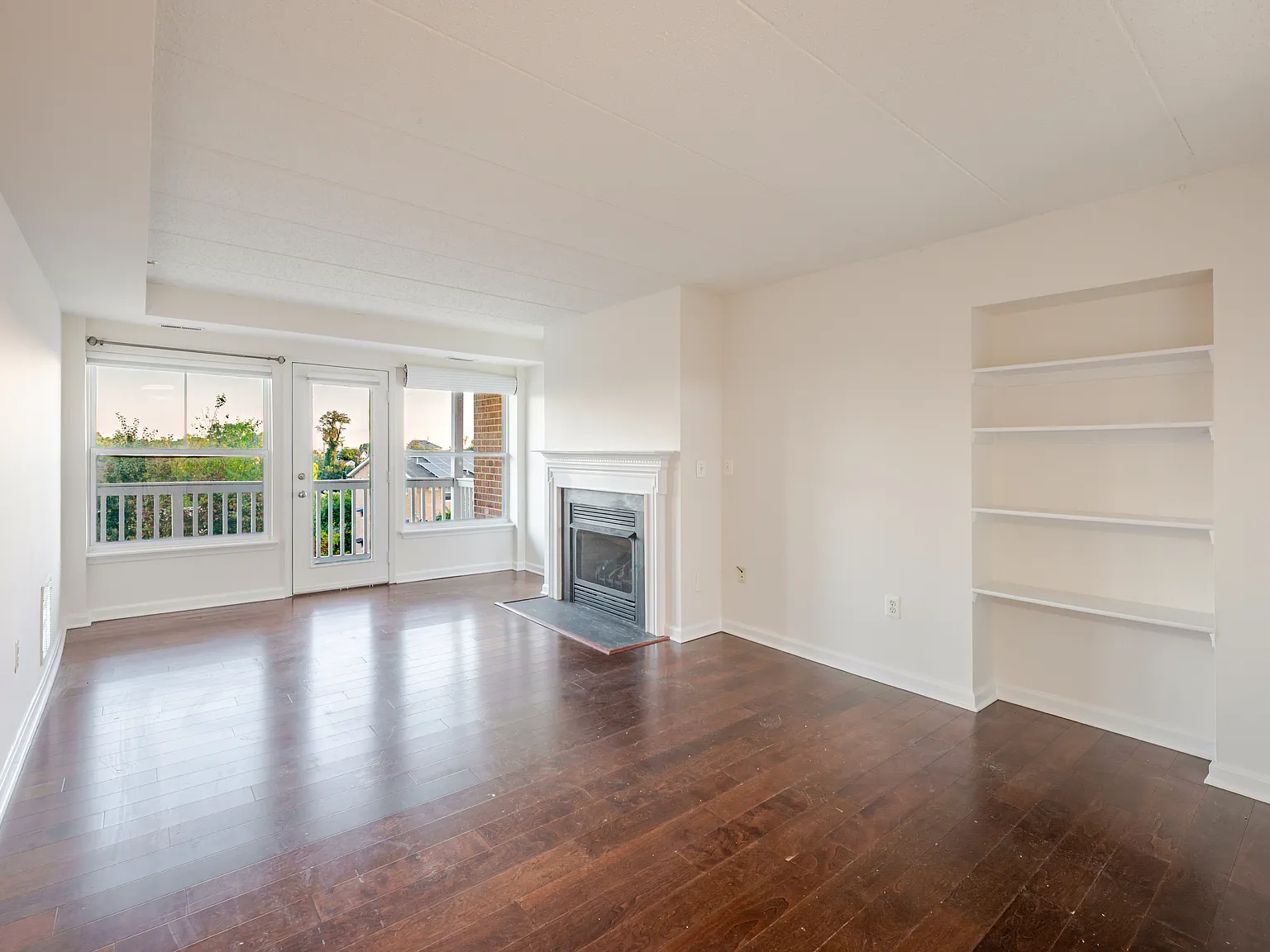 2 bed, 932 sqft, $2,100 — Photo 3