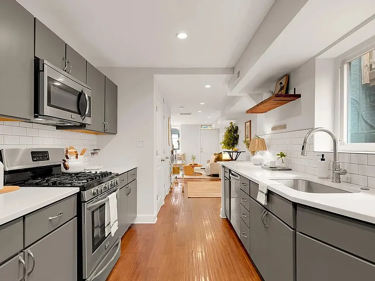 304 S Chapel St — Photo 4