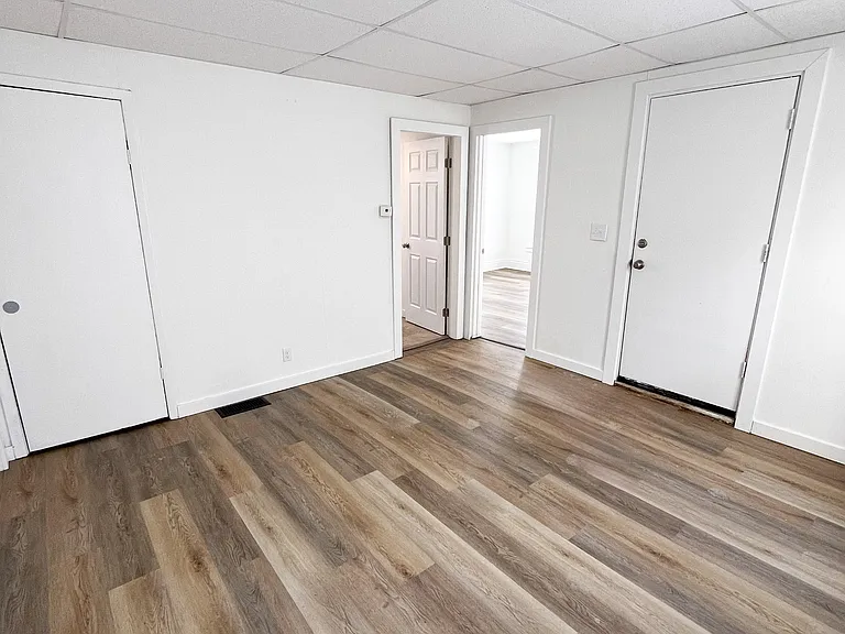 1019 Superior St — Photo 6