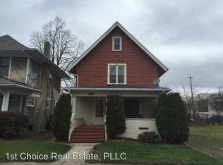 4 Savoy Ct, Lansing, MI 48933