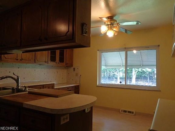 3rd image of 9310 Greenbriar Dr