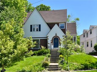 2369 Queenston Rd, Cleveland Heights, OH 44118