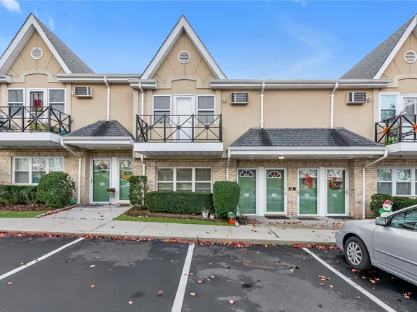 312 Cambridge Court #312, Glen Cove, NY 11542