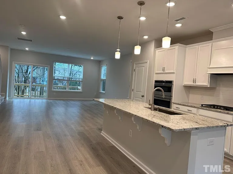 1078 Manorhaven Dr — Photo 3