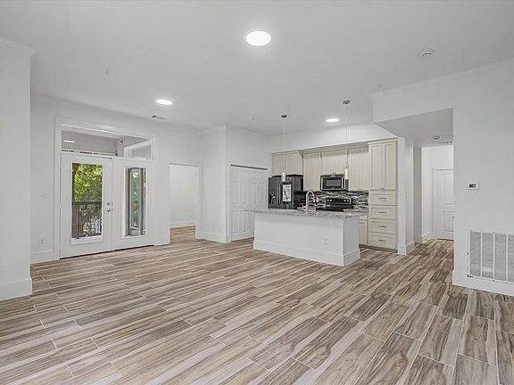 3rd image of 300 Saint Joseph Pkwy APT 124