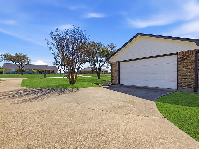 1213 Marilyn Jayne Ln — Photo 34