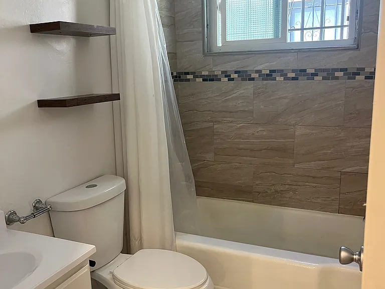2-1224 N Mansfield Ave — Photo 11