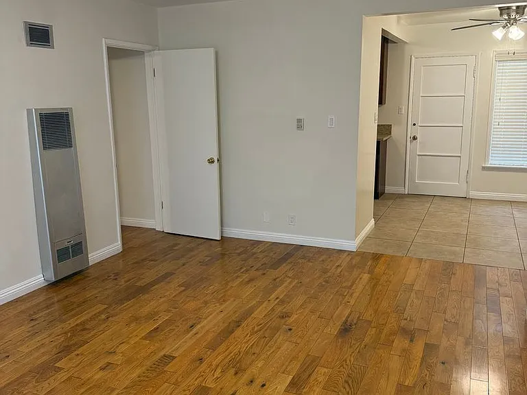 180 S Mountain View Ave — Photo 2