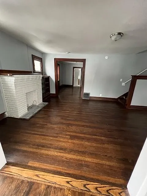 941 Lawton St photo 1