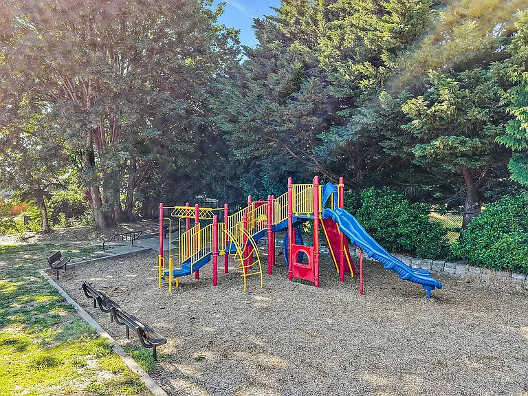 417 22nd St SE #C — Photo 33