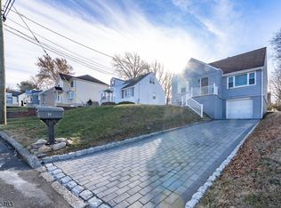 22 Ridgeview Dr, Woodland Park, NJ 07424