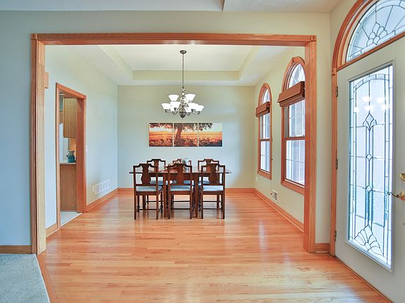 5th image of 875 Woodsdale Farm Dr