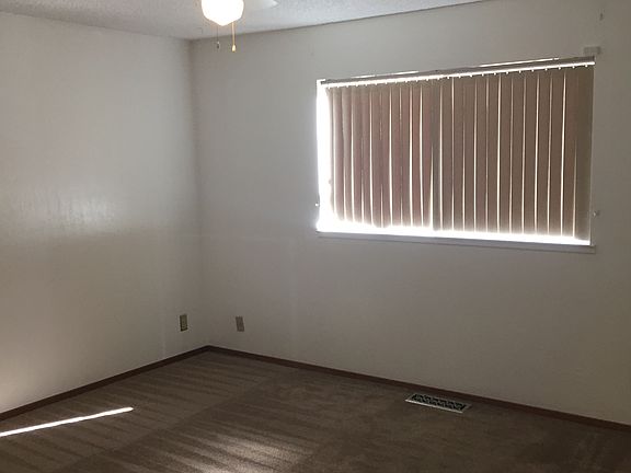 3rd image of 8681 Mountain Blvd
