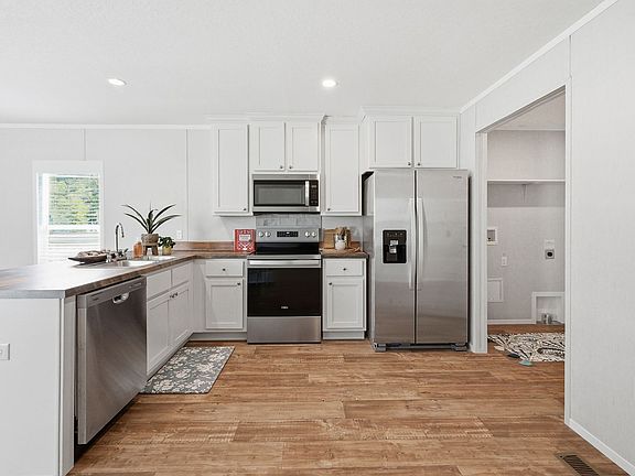 4th image of 423 W Dogwood Ave