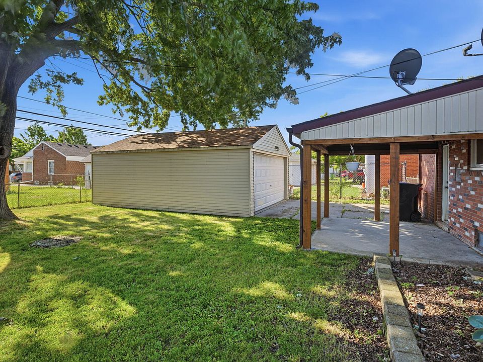 28604 Bohn St, photo 23