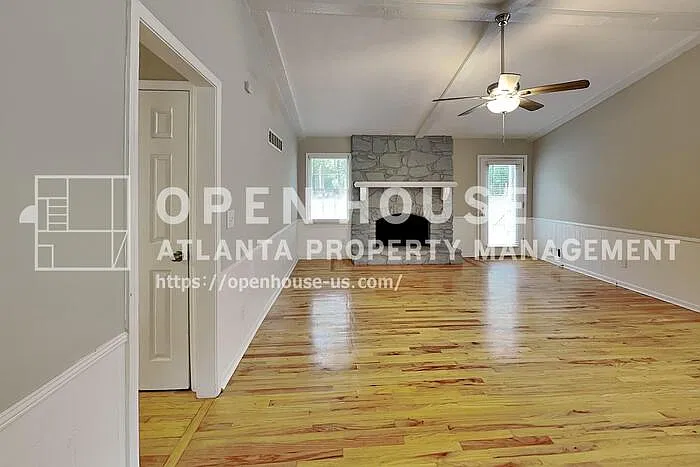 3 bed, 2.0 bath, 1456 sqft, $2,300 — Photo 3
