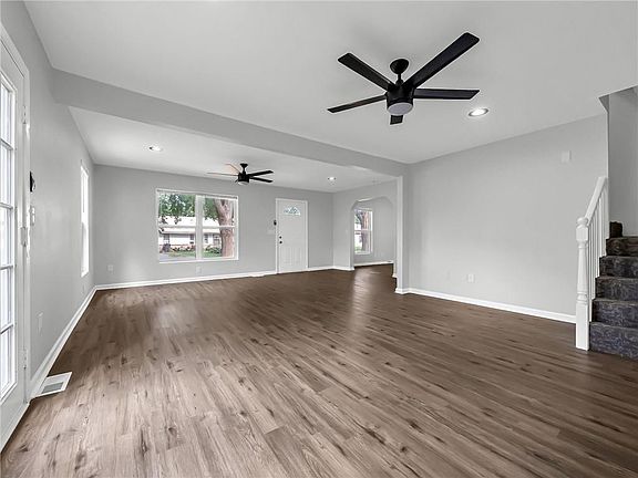 4th image of 408 Zoe St
