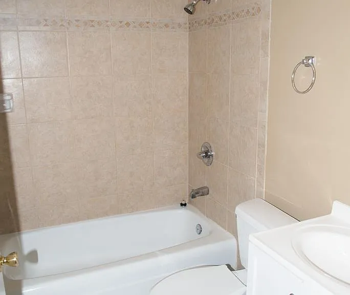 343 King Ave #8 — Photo 5