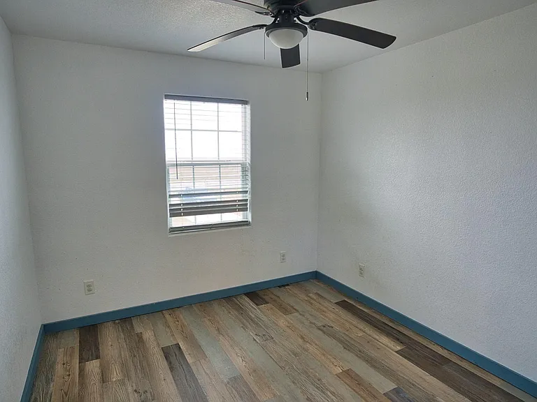 26314 FM 457 — Photo 8