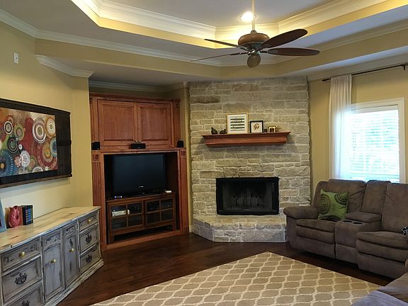 4th image of 1229 Camden Ct