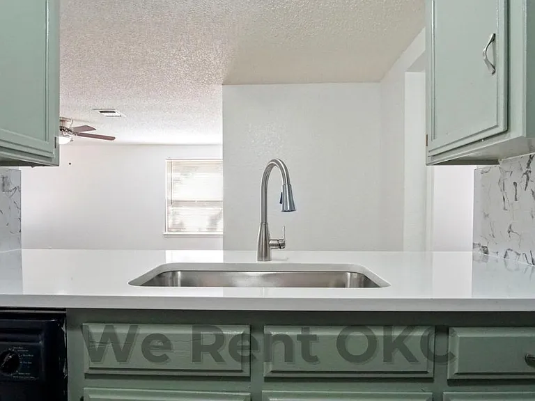 7500 NW 113th Pl — Photo 17