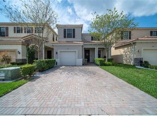 674 NE 193rd St, Miami, FL 33179