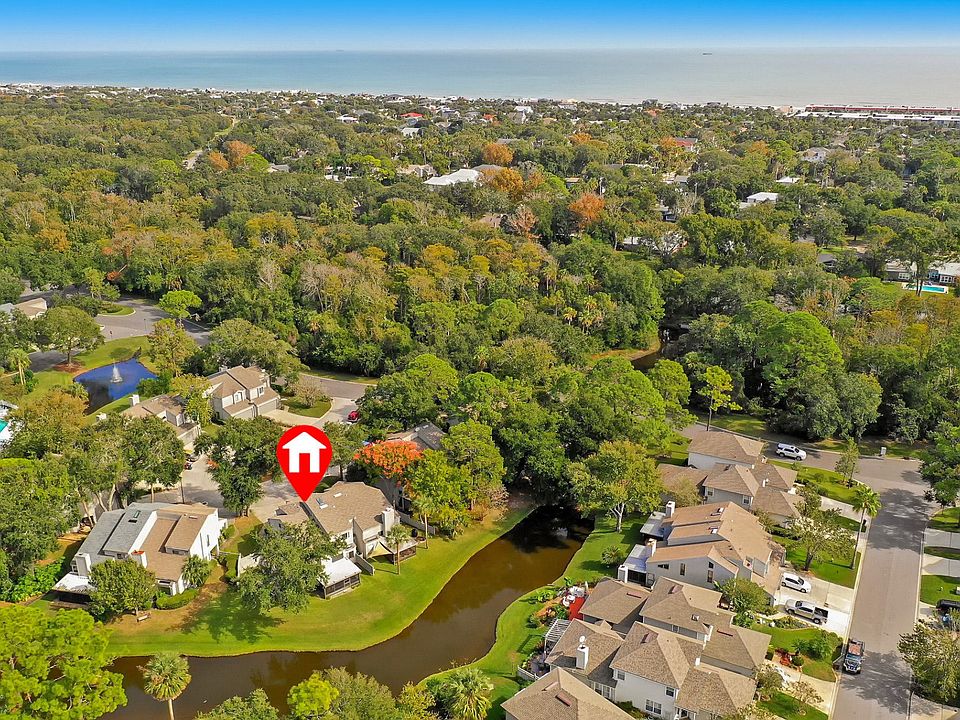 6 Blocks to the Beach!!