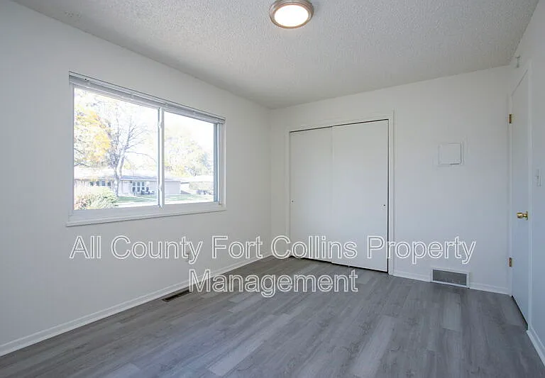 1718 Larch St #2 — Photo 10