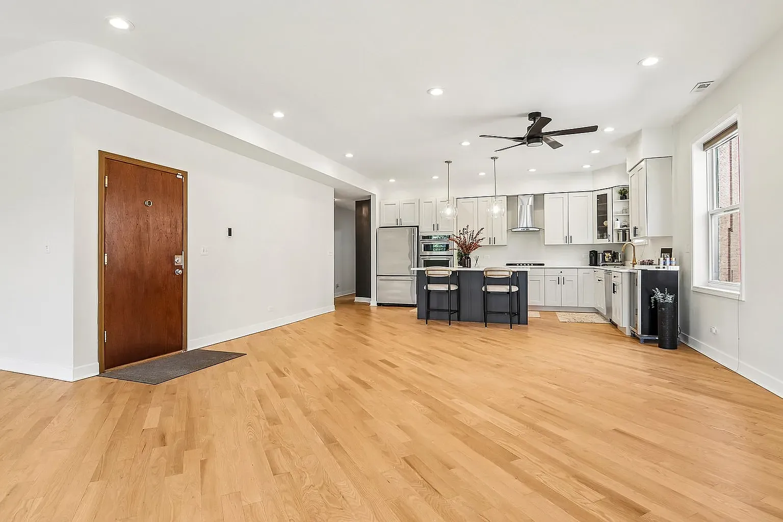 3 bed, 2200 sqft, $3,600 — Photo 4