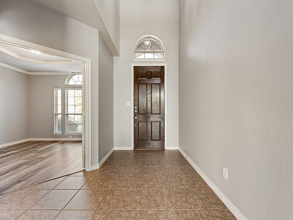 3rd image of 213 Palomino Ct