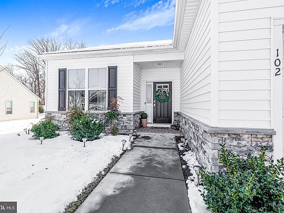 2nd image of 102 Lilac Ct
